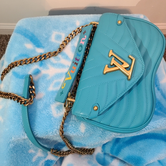 ❌❌SOLD❌❌LIKE NEW louis vuitton WAVE - Picture 3 of 13